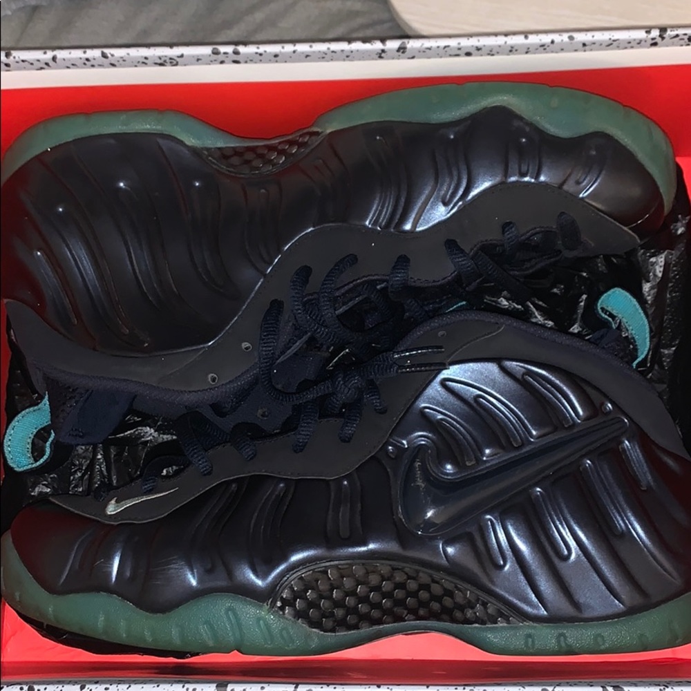 Nike Foams Sz 11